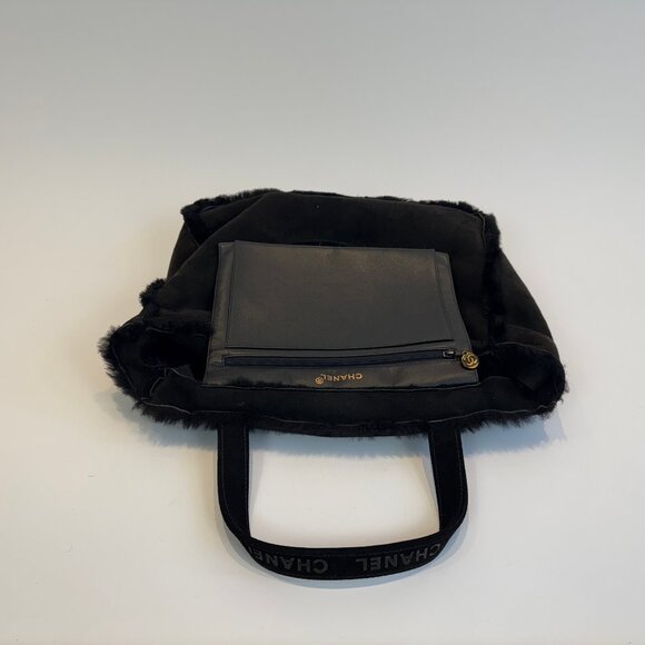 Chanel Black Suede Shearling Fur Hand Bag - Picture 16 of 16